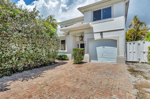 4601 Bougainvilla Dr, Lauderdale By The Sea, FL, 33308-3616 | Card Image