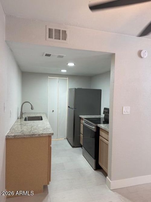 4250 N 68th Ave, Phoenix, AZ, 85033-8252 | Card Image