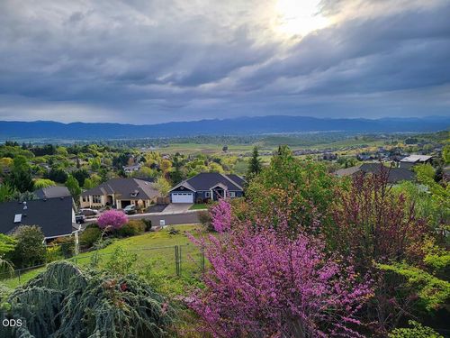 1403 Highcrest Dr, Medford, OR, 97504-9315 | Card Image