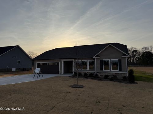 61 Maxwell Farm Ln, Selma, NC, 27576-4402 | Card Image