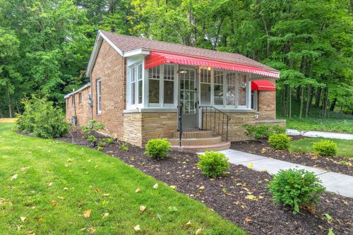 660 Lake St, Saugatuck, MI, 49453-9436 | Card Image