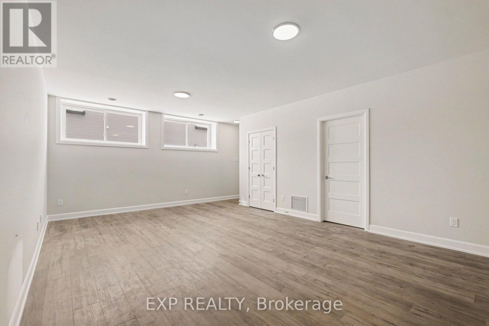 Residential Lease in Russell 4