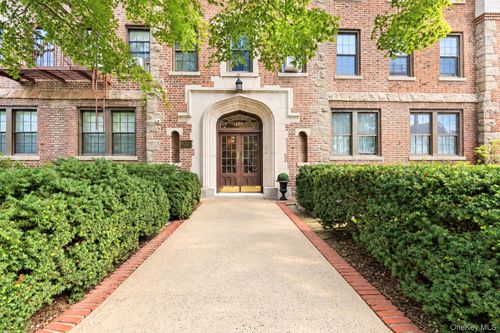 4c-100 Parkway Rd, Bronxville, NY, 10708-3637 | Card Image