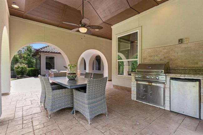 Lots of space for entertaining those backyard barbecues! | Image 36