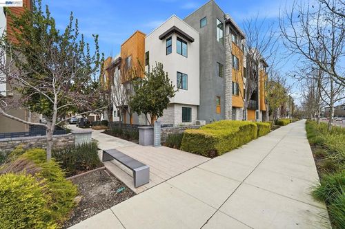 5862 Cadence Ave, Dublin, CA, 94568-4786 | Card Image