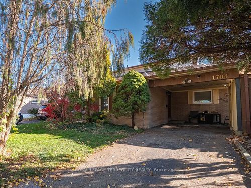 1704 Oberon Cres, Mississauga, ON, L4X2K8 | Card Image