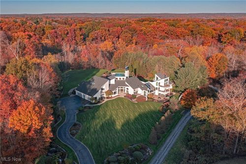 70 Basswood Ln, Moreland Hills, OH, 44022-1377 | Card Image