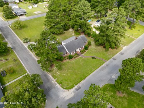 901 School Dr, Williamston, NC, 27892-1745 | Card Image