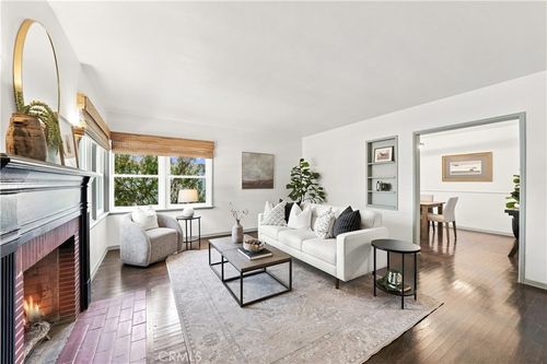 528 W Burnett St, Long Beach, CA, 90806-2917 | Card Image