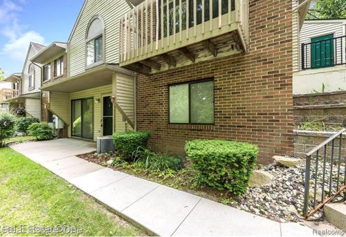 410 Spring Brooke Dr, Brighton, MI, 48116-2911 | Card Image