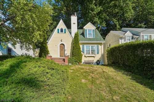 75 Rollinson St, West Orange, NJ, 07052-4625 | Card Image
