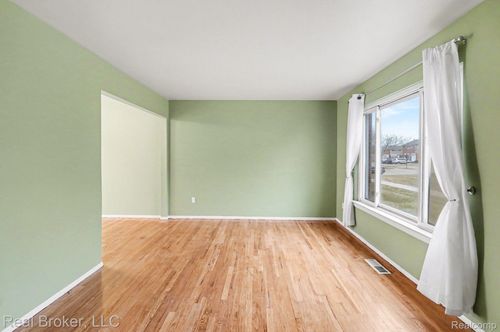 27618 Marcia Ave, Warren, MI, 48093-2825 | Card Image