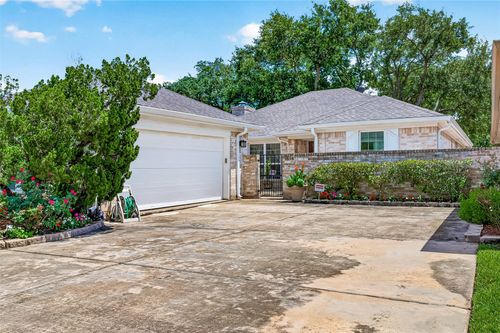 1518 Locke Ln, Sugar Land, TX, 77478-3918 | Card Image