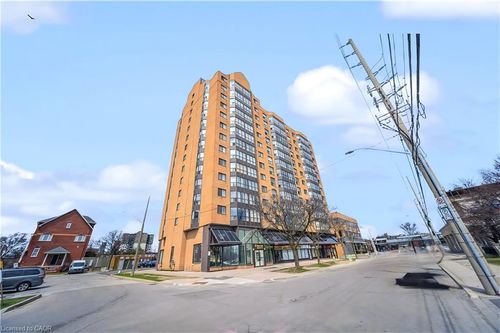 903-25 Agnes St, Mississauga, ON, L5B3X7 | Card Image