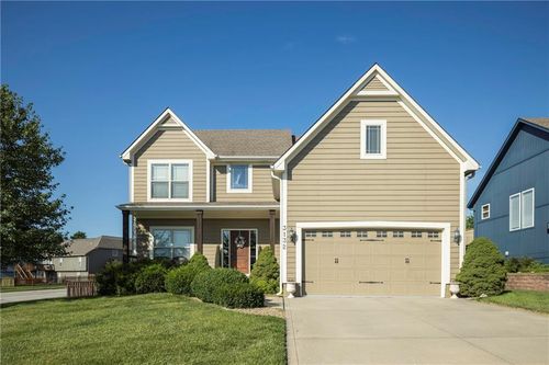 3132 Sw Damon Ln, Lee's Summit, MO, 64082-4176 | Card Image