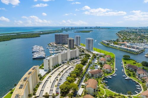 apt-316-134 Lakeshore Dr, North Palm Beach, FL, 33408-3615 | Card Image
