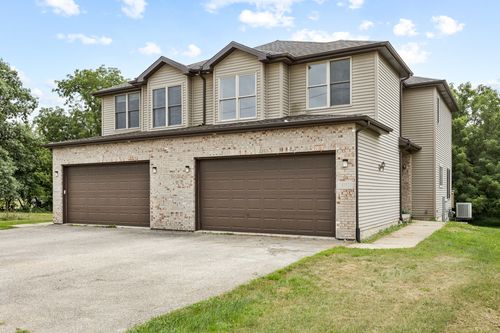 411 E Rickert St, Hinckley, IL, 60520-9541 | Card Image