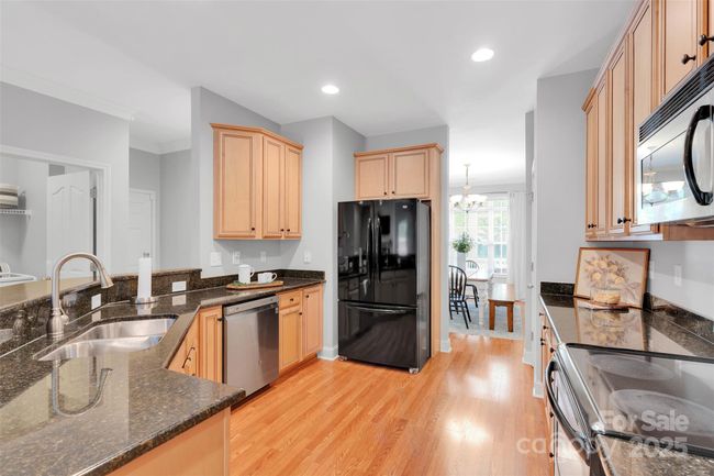 Kitchen | Image 10