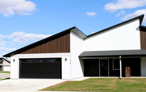 216 34th Ave W, Spencer, IA, 51301-2312 | Card Image