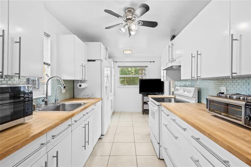 b-101-8002 Lagos De Campo Blvd, Tamarac, FL, 33321-3804 | Card Image
