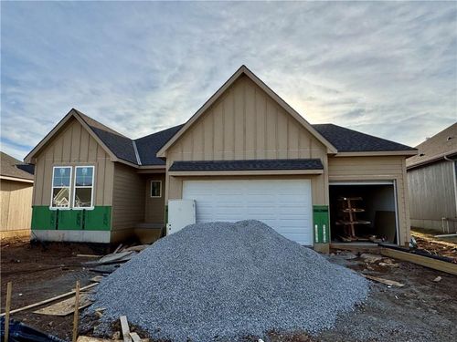 17055 W 168th Pl, Olathe, KS, 66062-8033 | Card Image