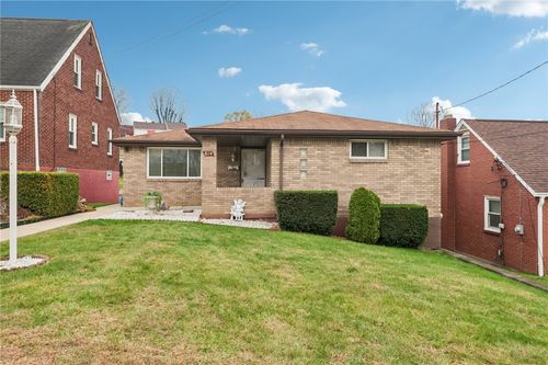 814 Laura St, West Mifflin, PA, 15122-2027 | Card Image