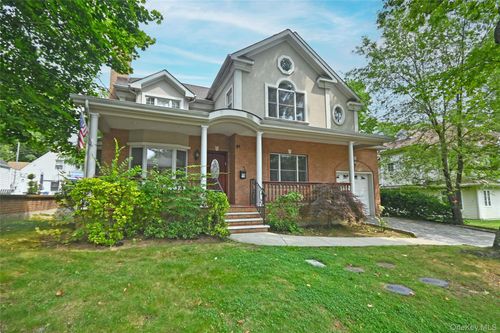 91 Baker Hill Rd, Great Neck, NY, 11023-1628 | Card Image
