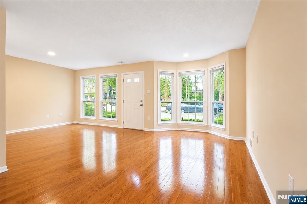 Residential Lease in Newark 5