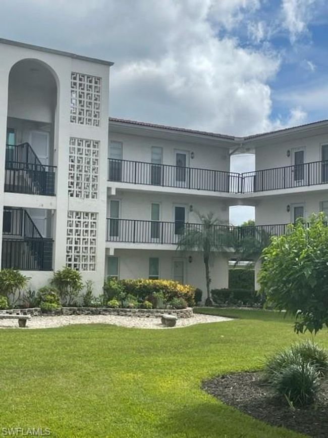 APT-307 - 53 High Point Cir W, Condo with 2 bedrooms, 2 bathrooms and 1 parking in NAPLES FL | Image 11