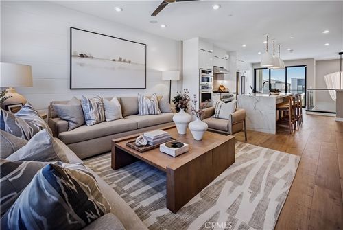 160 Palisades, Irvine, CA, 92618-6101 | Card Image