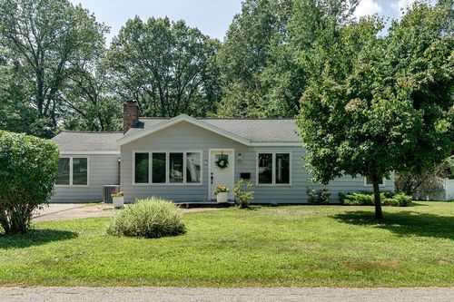 9 Short St, Holden, MA, 01520-1634 | Card Image