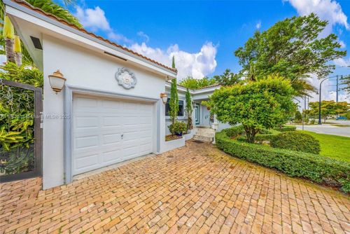 1135 Sw 62nd Ave, West Miami, FL, 33144-4909 | Card Image