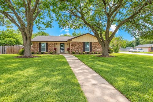1311 Glenhaven Dr, Cleburne, TX, 76033-6627 | Card Image