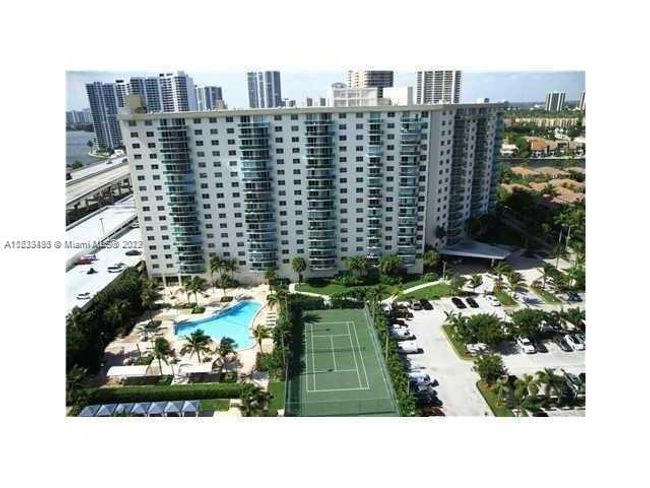 APT-418 - 19380 Collins Ave, Condo with 2 bedrooms, 2 bathrooms and null parking in Sunny Isles Beach FL | Image 6