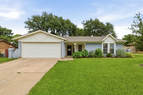 8721 Irongate Dr, North Richland Hills, TX, 76182-4227 | Card Image