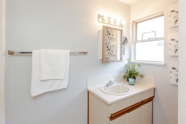 1015 163 St, House other with 3 bedrooms, 3 bathrooms and 6 parking in Surrey BC | Image 21