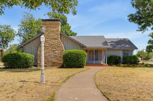 360 S 11th Ave, Munday, TX, 76371-2087 | Card Image