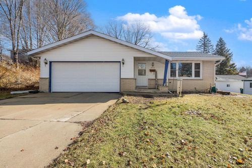 2213 Parkfield Drive, West Bend, WI, 53090 | Card Image