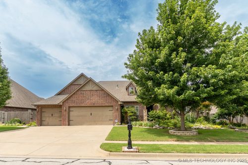9314 N 96th East Ave, Owasso, OK, 74055-5464 | Card Image