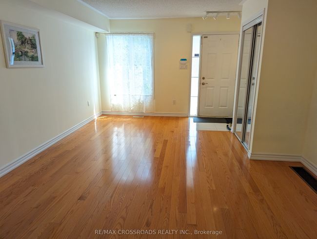 92 Nahanni Dr, House attached with 4 bedrooms, 3 bathrooms and 2 parking in Richmond Hill ON | Image 4