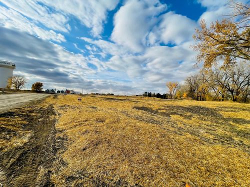 3 24th St, Windom, MN, 56101-1298 | Card Image