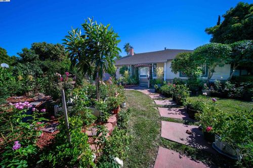 37621 Glenmoor Dr, Fremont, CA, 94536-6628 | Card Image