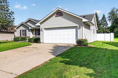 1500 Evergreen Dr, Janesville, WI, 53546-6179 | Card Image