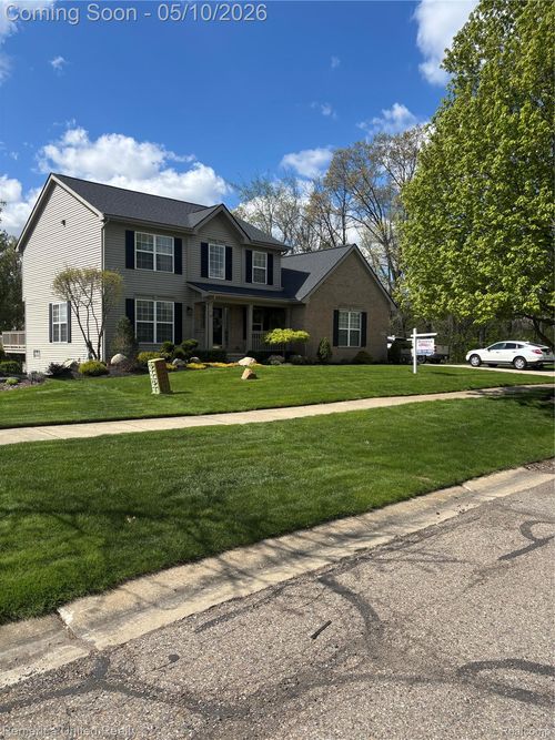 9109 Ambergrove Dr, Howell, MI, 48843-6108 | Card Image