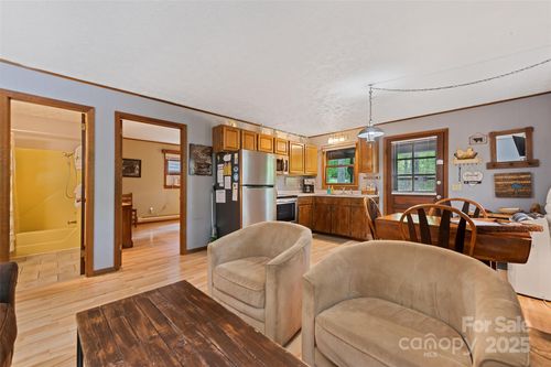 37 Sassafras Ln, Maggie Valley, NC, 28751-7696 | Card Image