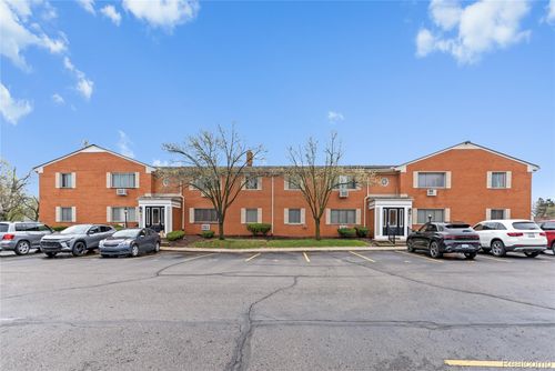 801 Plate St, Rochester, MI, 48307-1643 | Card Image