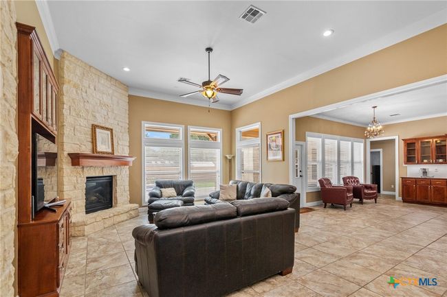 404 Iron Gate, House other with 5 bedrooms, 5 bathrooms and null parking in Victoria TX | Image 5