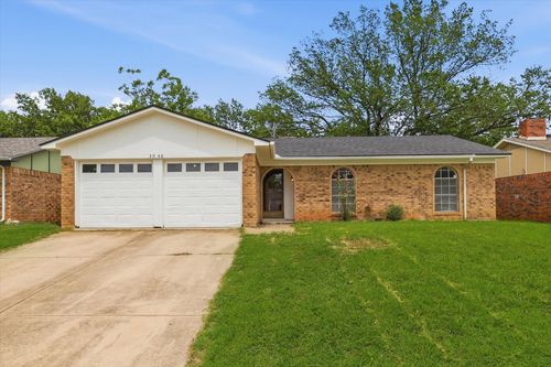 3046 Gene Ln, Haltom City, TX, 76117-3958 | Card Image