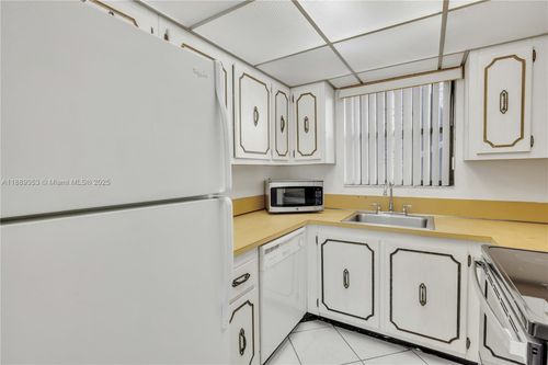 apt-419-13500 Ne 3rd Ct, North Miami, FL, 33161-3671 | Card Image