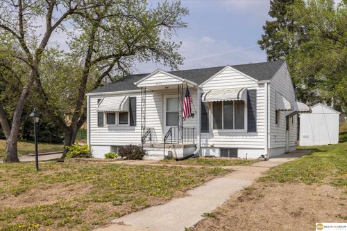 7928 Park Dr, Ralston, NE, 68127-3743 | Card Image